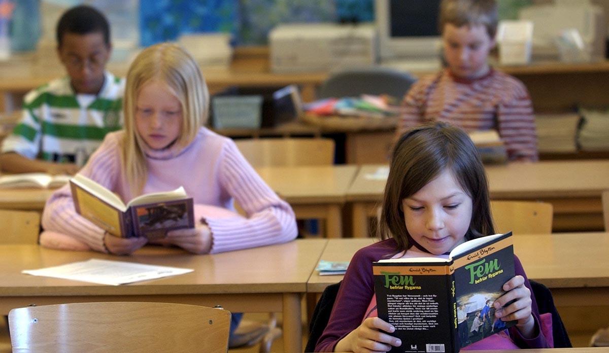 Barn läser allt mindre i skolan, rapporterar tidningen Läraren.