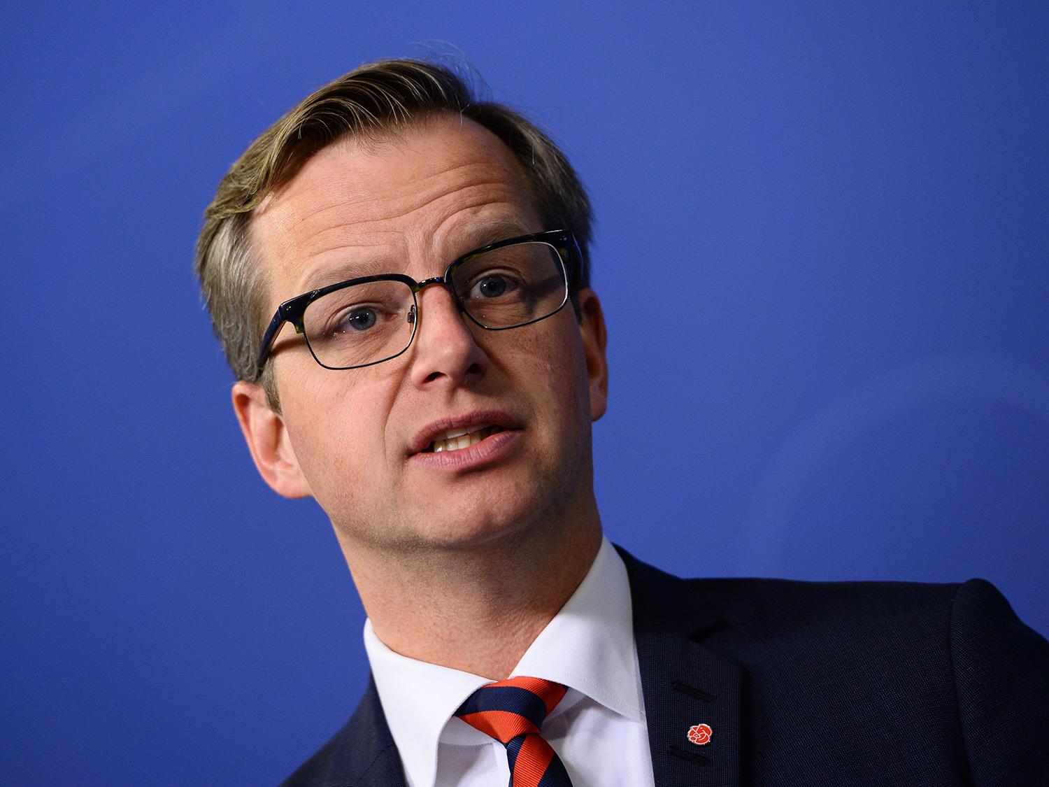”Det är väldigt tydligt att det krävs ansvar för Sverige nu”, säger Mikael Damberg.