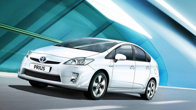 Framgångsrika Toyota Prius kan bli modell för Mazdas kommande hybrid, eftersom Mazda har avtal om att få använda Toyotas hybridteknik.