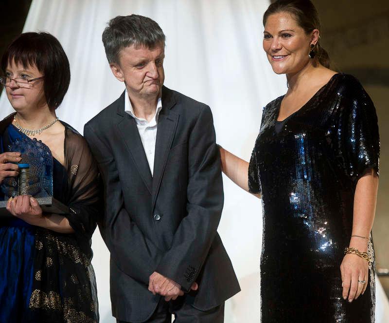 Den avlidna Glada Hudik-skådisen Bosse Östlin var en av dem som var med och mottog Nationalencyklopedins kunskapspris i kategorin ”Folkets pris” 2011.