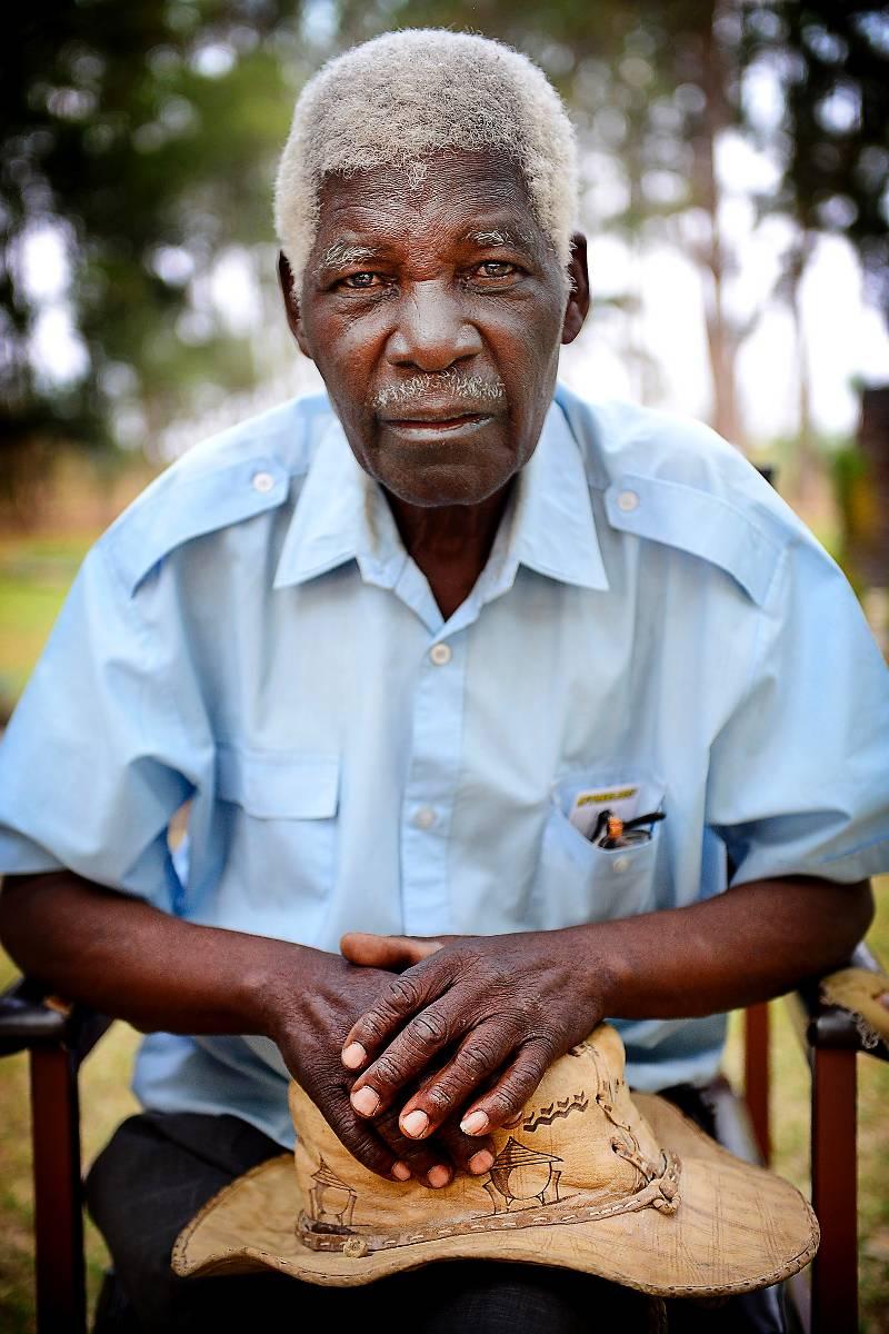 Johnny Ngongo, 76, såg planet störta – men vågade inte berätta för någon.