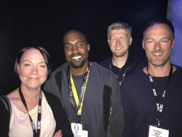 Kanye West under sitt besök hos Dice i Electronic Arts E3-monter.