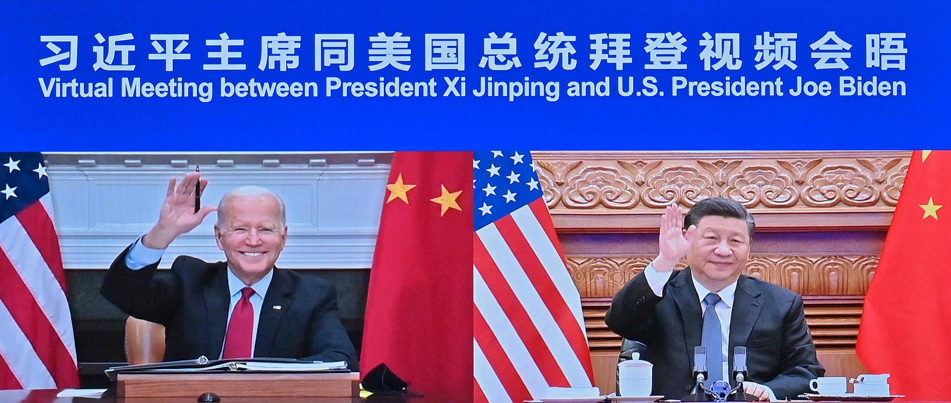 Den statliga kinesiska nyhetsbyrån Nya Kinas bild av nattens toppmöte mellan USA:s och Kinas presidenter.