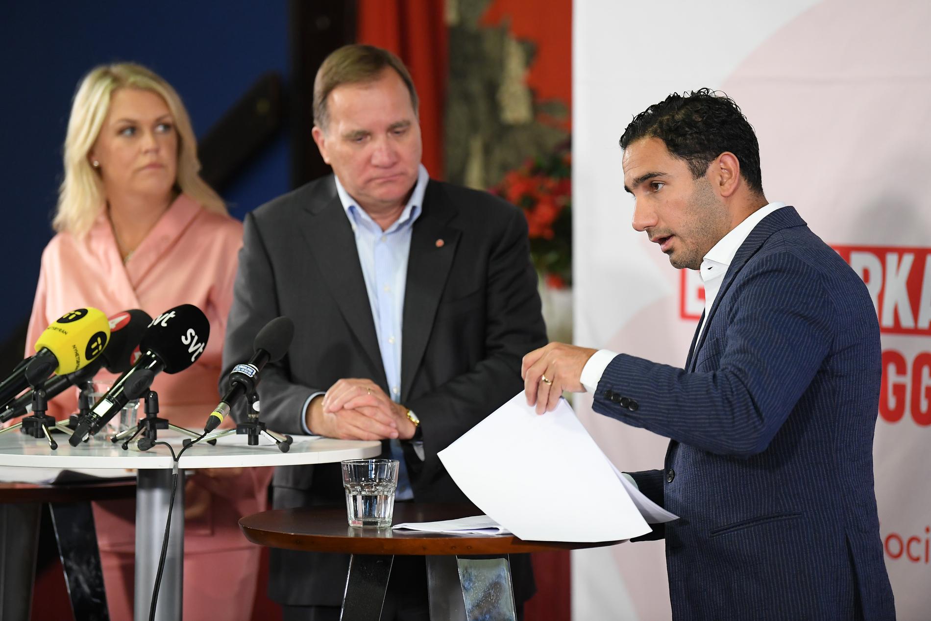 Socialminister Lena Hallengren, statsminister Stefan Löfven och civilminister Ardalan Shekarabi under pressträffen. 