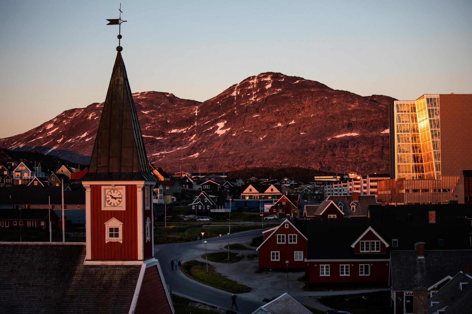 Grönland satsar på flygplatser med danskt stöd. Arkivbild från huvudstaden Nuuk.