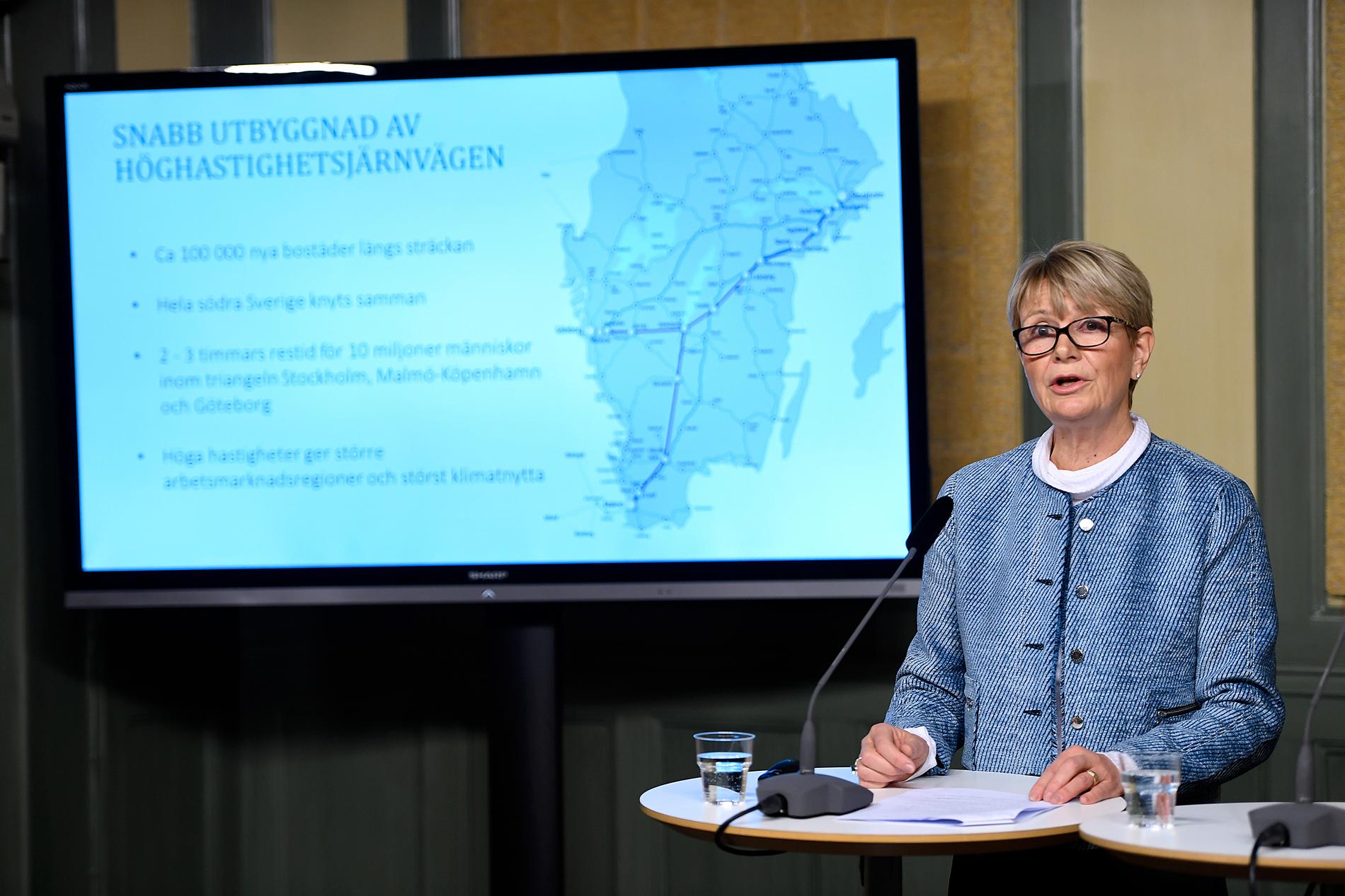 Utredaren Catharina Håkansson Boman presenterar slutbetännkandet av Sverigeförhandlingen om höghastighetståg i Sverige.