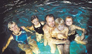 ”Vi var nog ganska normalfrekventa badare innan vi började med det här”, säger Lars Gunnar Gårdö som badat landet runt med hela sin familj.