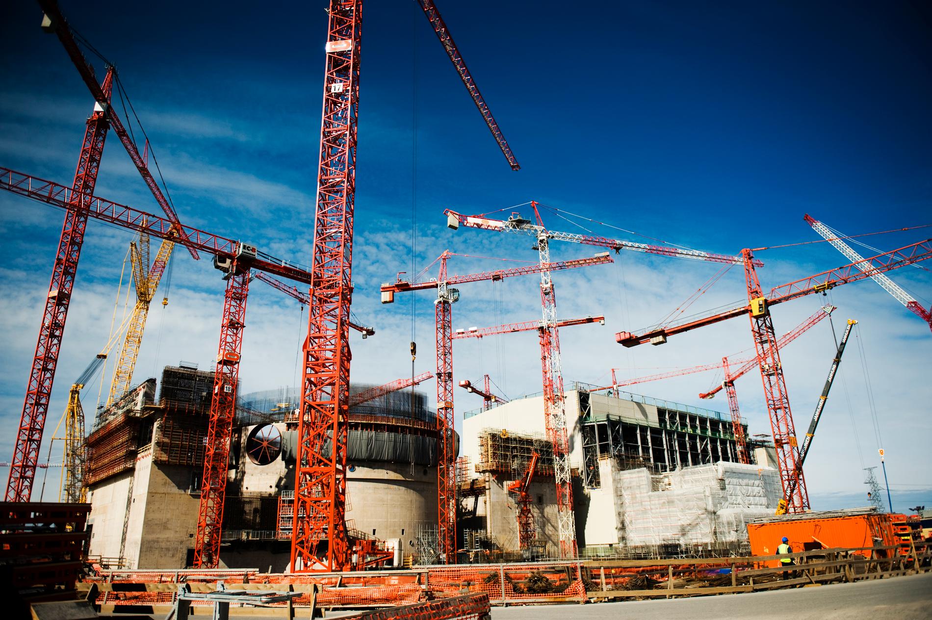 Bild från bygget av den tredje reaktorn i Olkiluoto kärnkraftverk från 2008. Bygget påbörjade 2005 med planerad driftstart 2009. Det dröjde dock till 2023 innan reaktorn kunde startas.