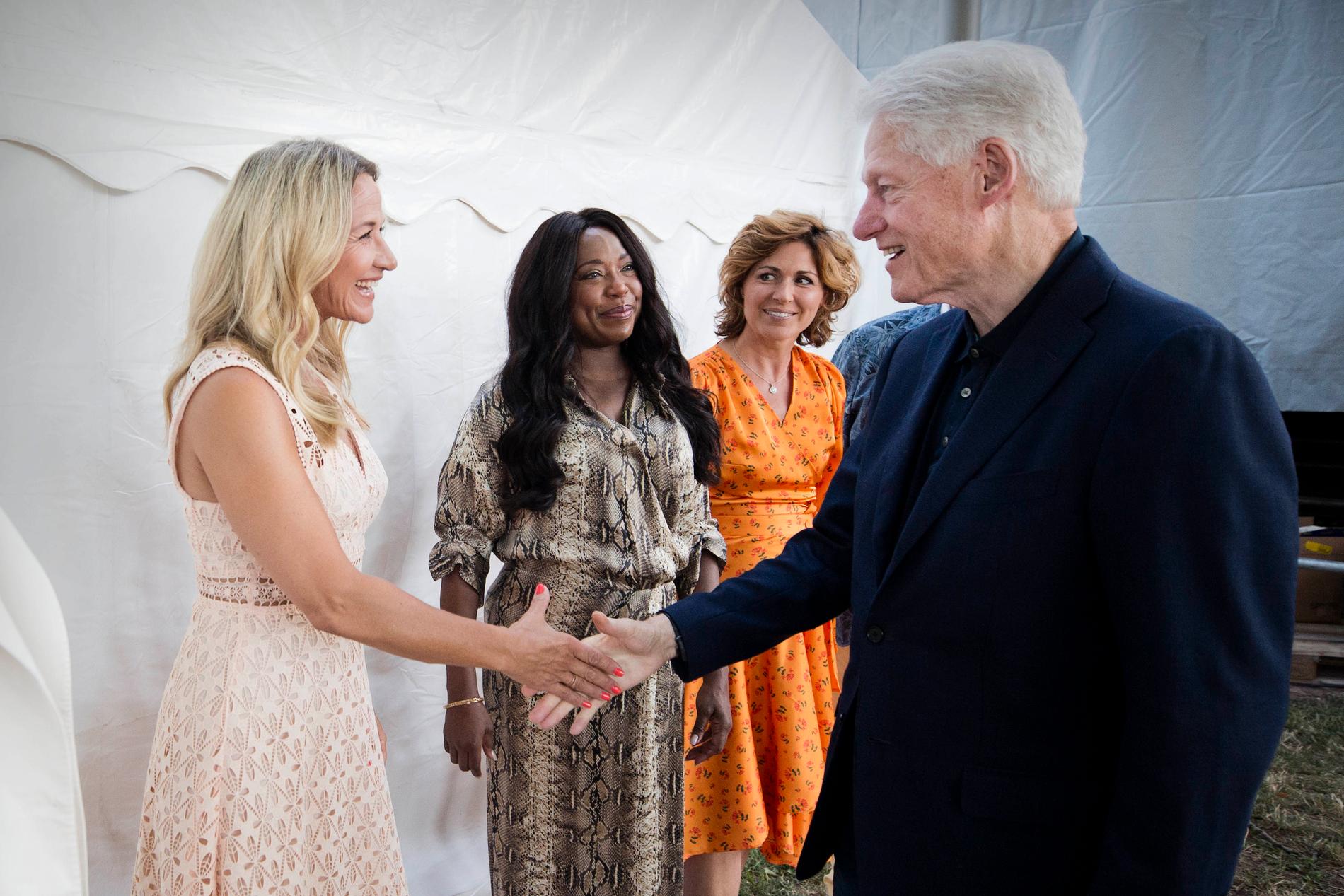 Kristin Kaspersen och Bill Clinton när de träffas. 