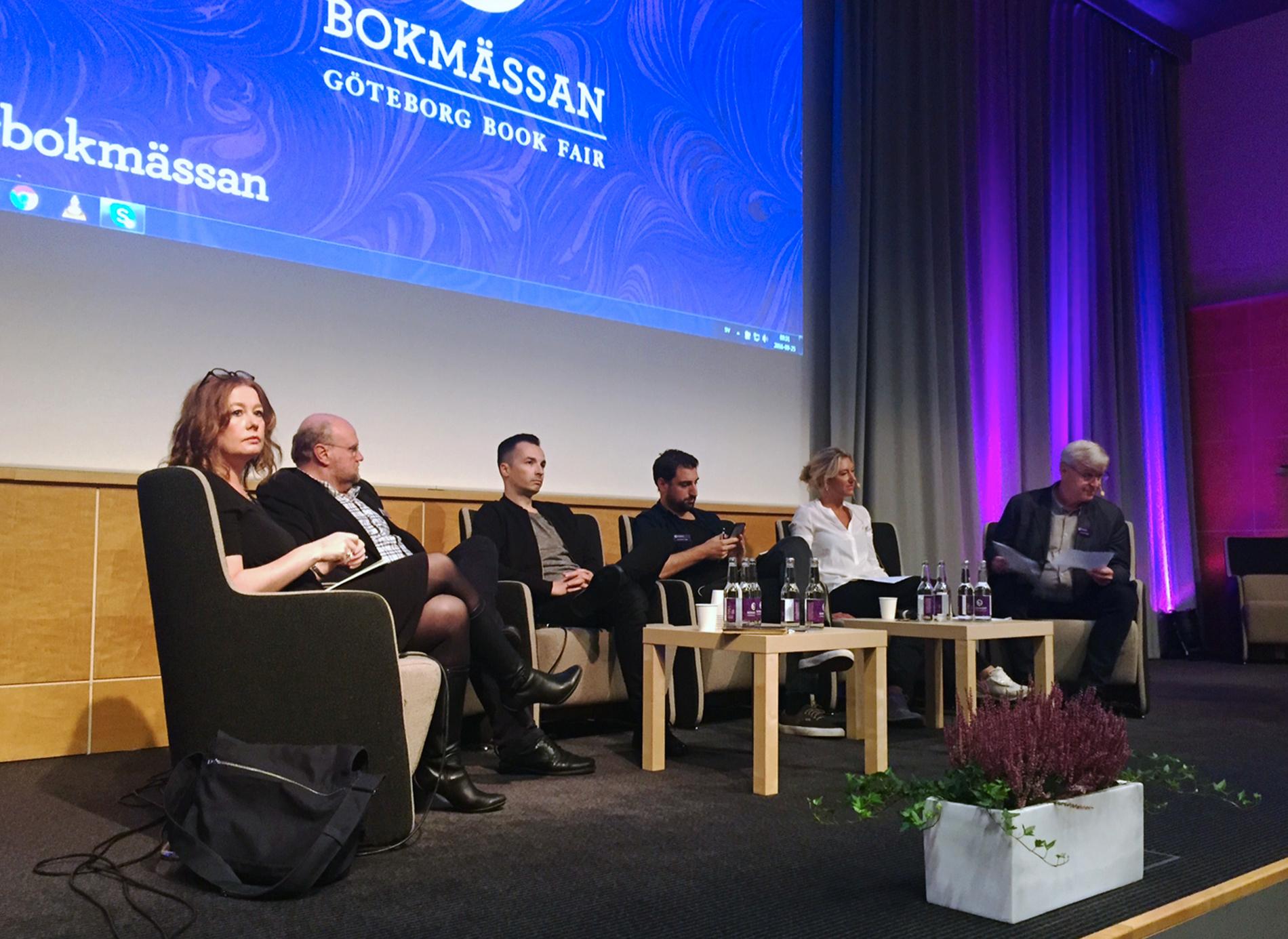 Åsa Linderborg under en debatt om Nya tiders medverkan på bokmässan i Göteborg. 
