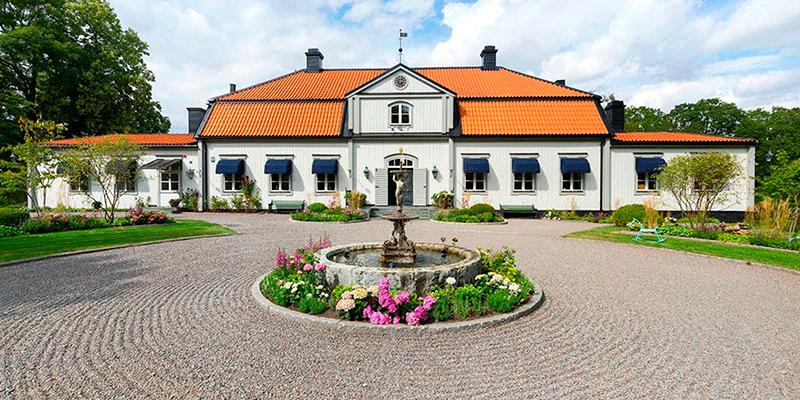 Den lyxrenoverade herrgården Hässle Gård ligger ute till försäljning. 
