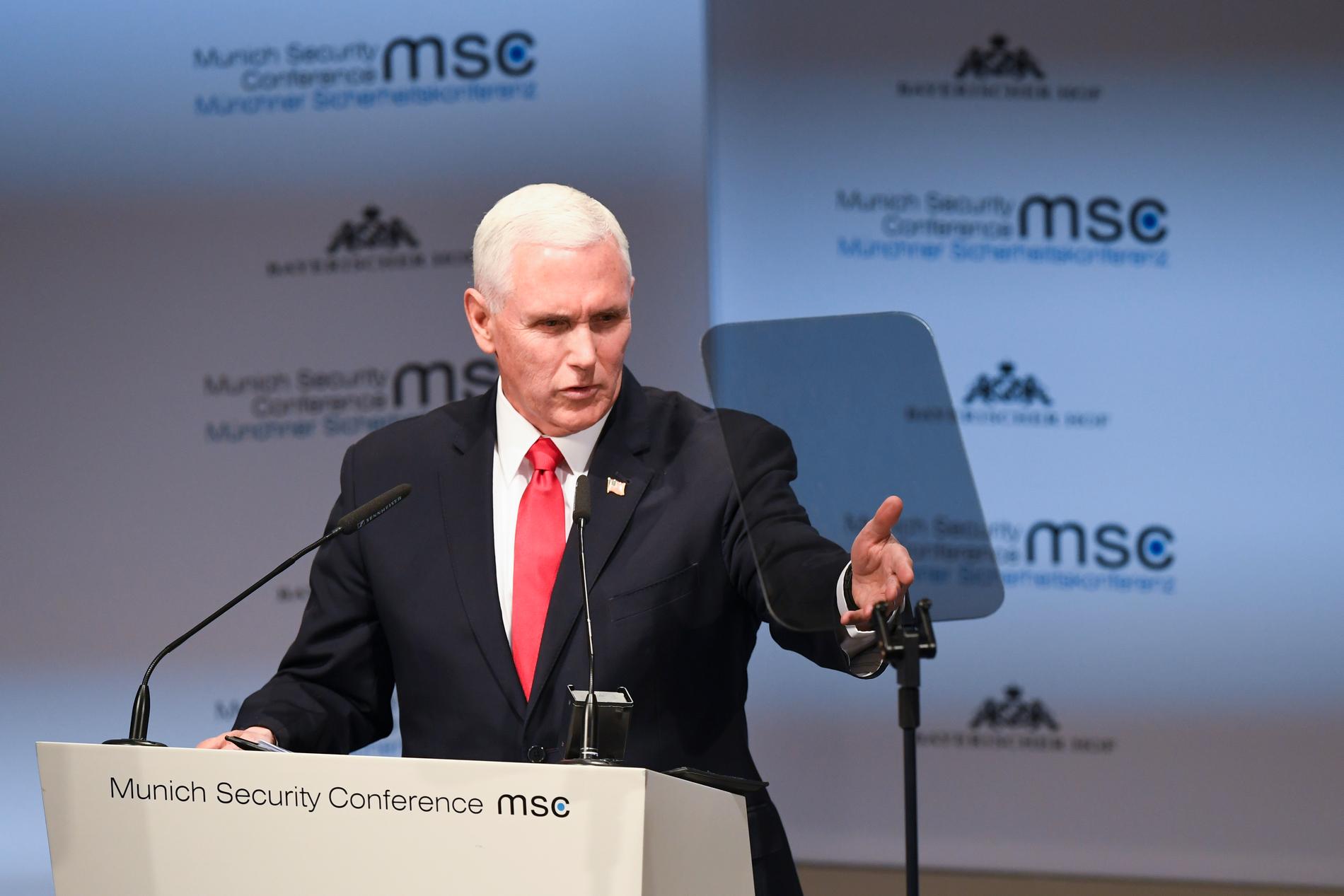 USA:s vicepresident Mike Pence gick hårt åt EU under sitt tal vid säkerhetskonferensen i München.