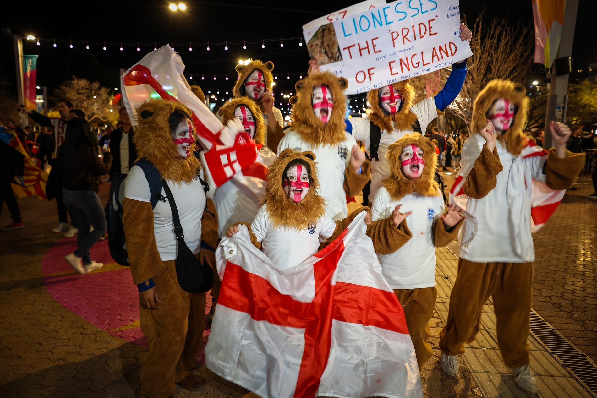 Engelska fans under dam-VM i Australien i somras. 
