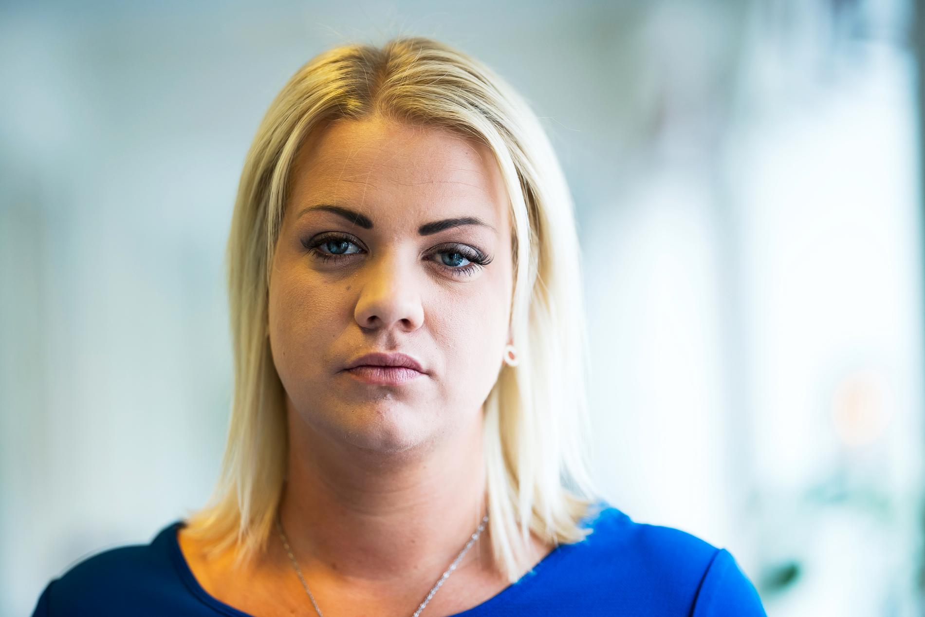 Elina Gustafsson har regelbundet utsatts för hat och hot för sitt politiska engagemang.