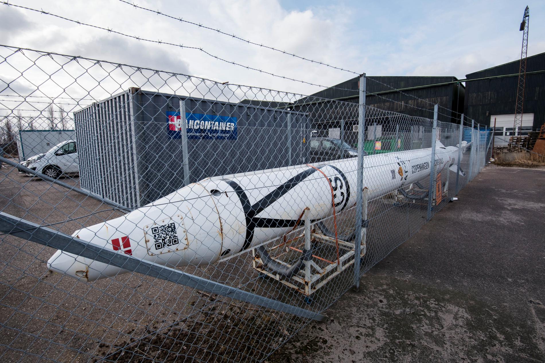 Copenhagen Suborbitals, som i flera år konkurrerade med Peter Madsen i en dansk rymdkapplöpning, fortsätter sin verksamhet. Lokalerna ligger granne med hangaren där Peter Madsen hade sitt rymdlaboratorium på Refshaleøen i Köpenhamn.