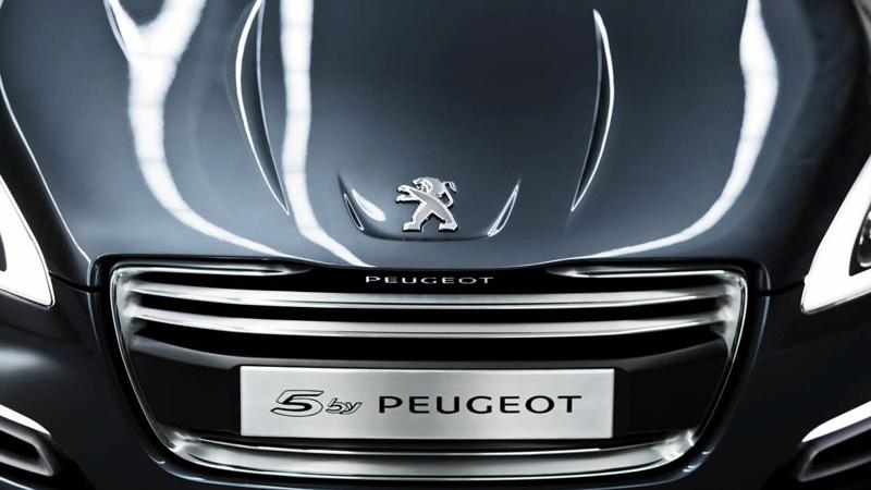 Det enorma kylargapet, som funnits på Peugeots modeller de senaste åren, har tonats ned.
