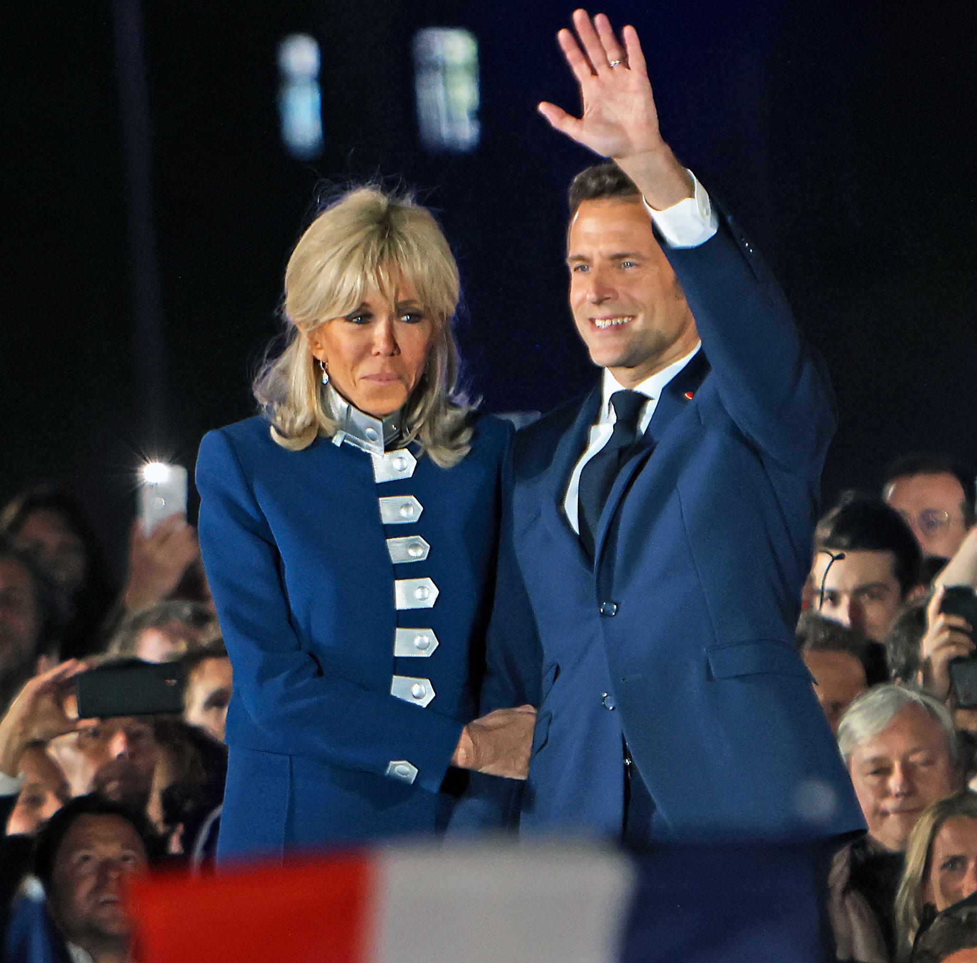 President Emmanuel Macron med Brigitte i Paris.