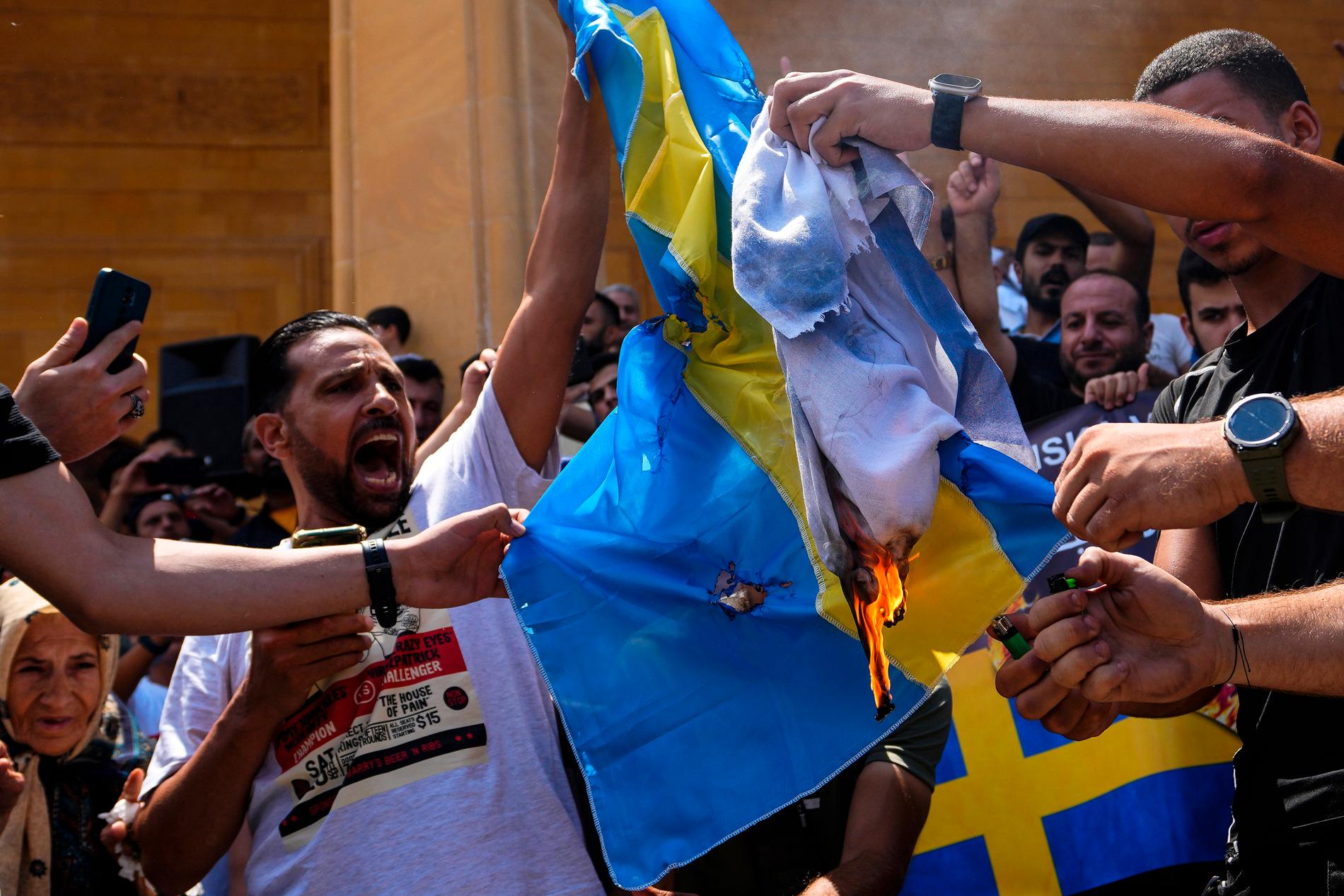 I juli hölls stora demonstrationer mot Sverige i Beirut.