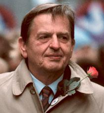 älskad & hatad Olof Palme var Sveriges statsminister åren 1969–1976 samt 1982–1986, då han sköts ned på öppen gata.
