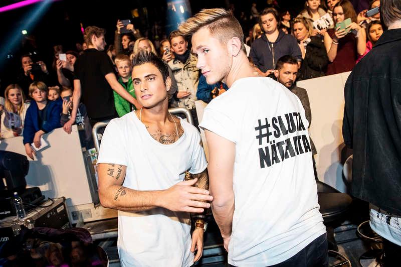 Samir & Viktor bar t-shirtar med texten ”#slutanäthata” under Melodifestivalen.
