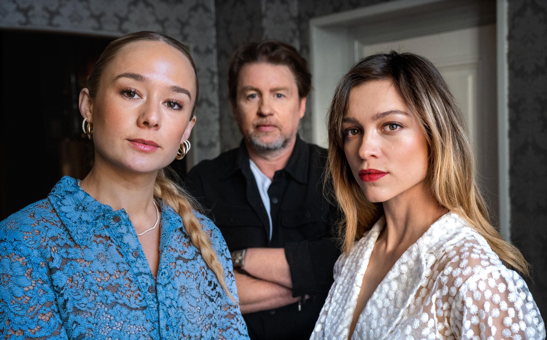 Alba August tillsammans med regissören Mikael Håfström och den brittiska skådespelaren Sophie Cookson.
