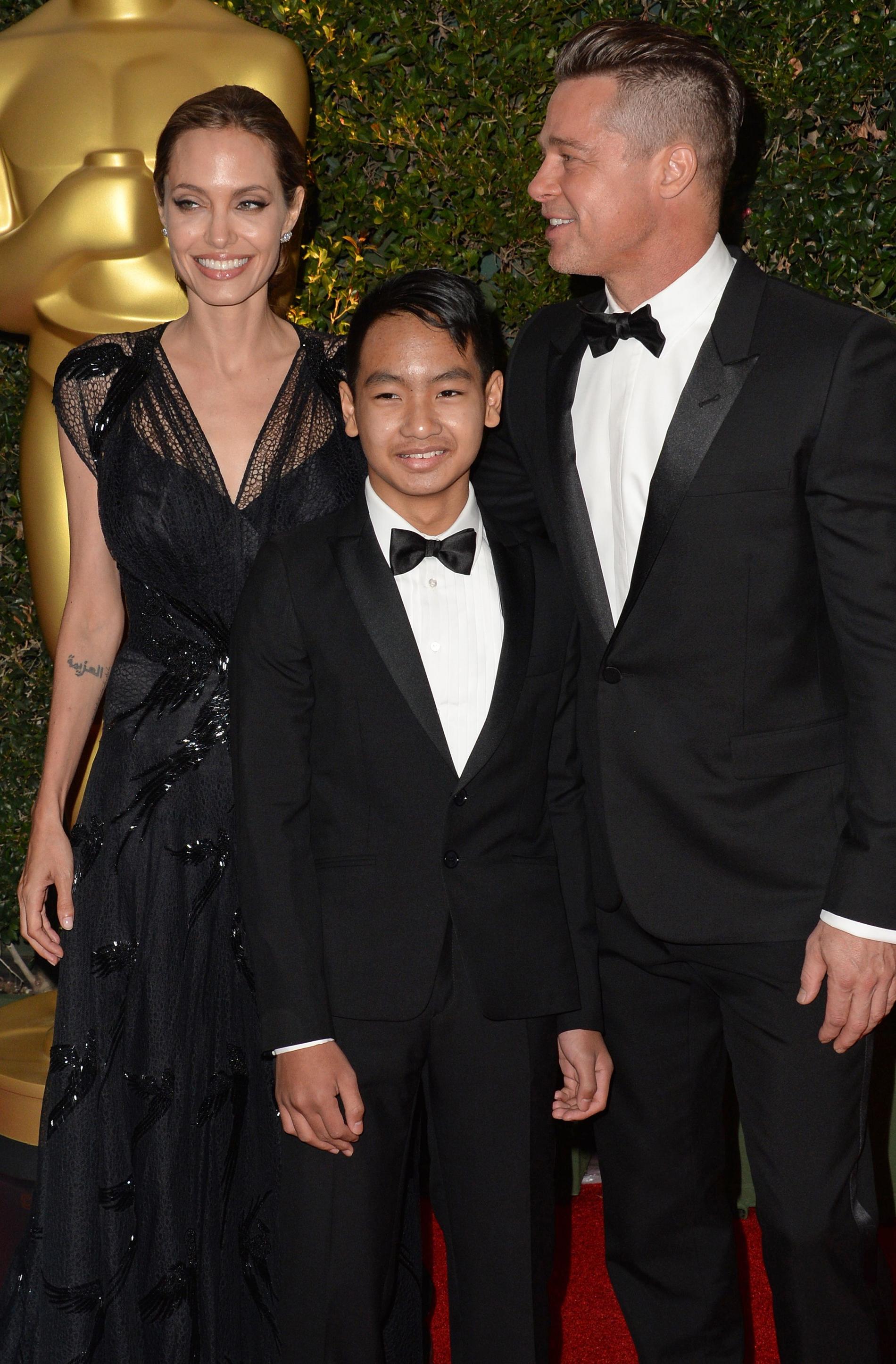 Jolie, sonen Maddox och Brad Pitt.
