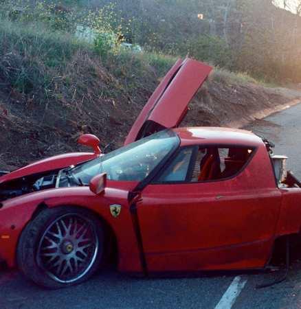 Ferrarin som totalkraschades.