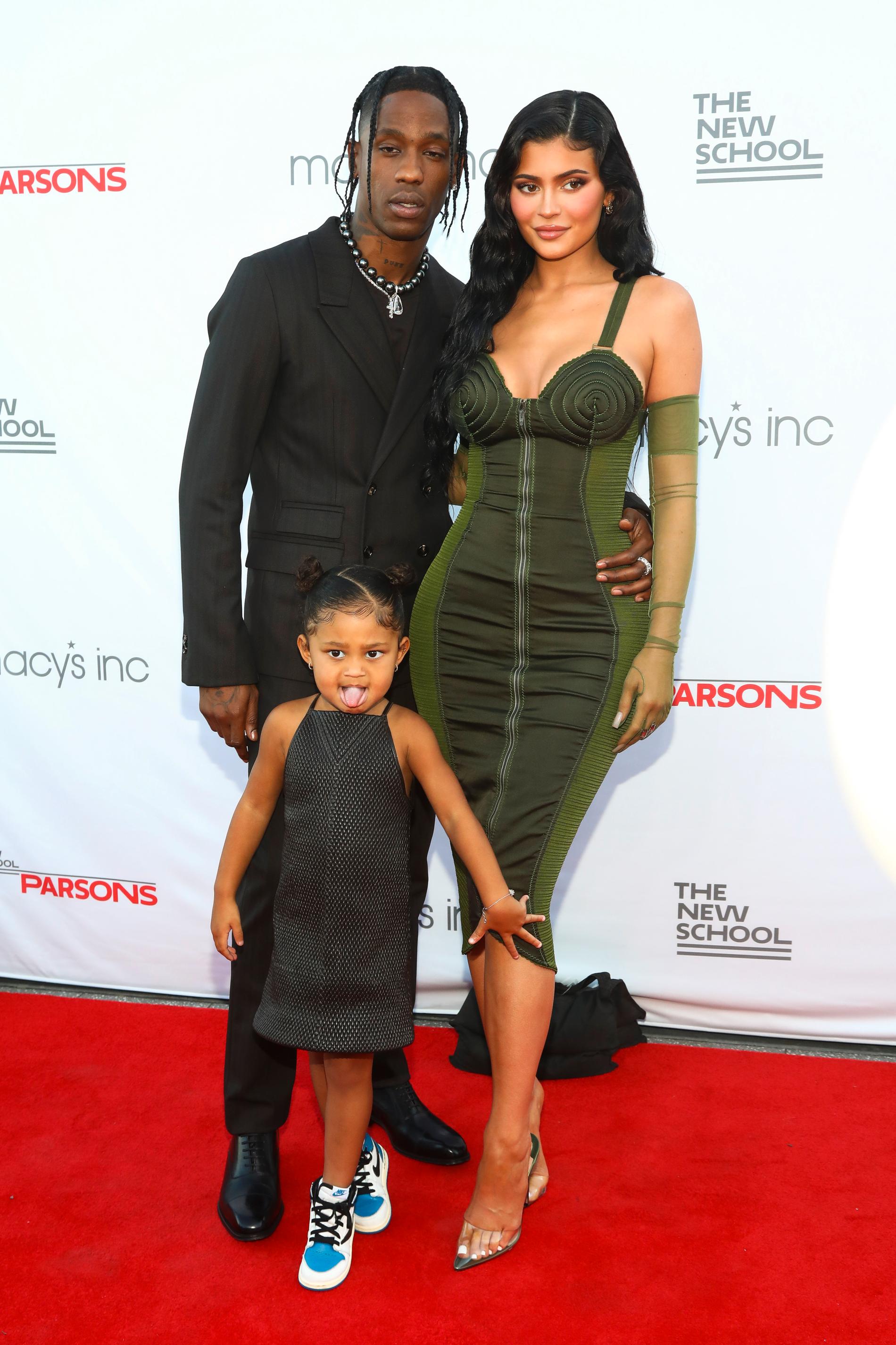 Travis Scott, Kylie Jenner och deras dotter Stormi Webster.
