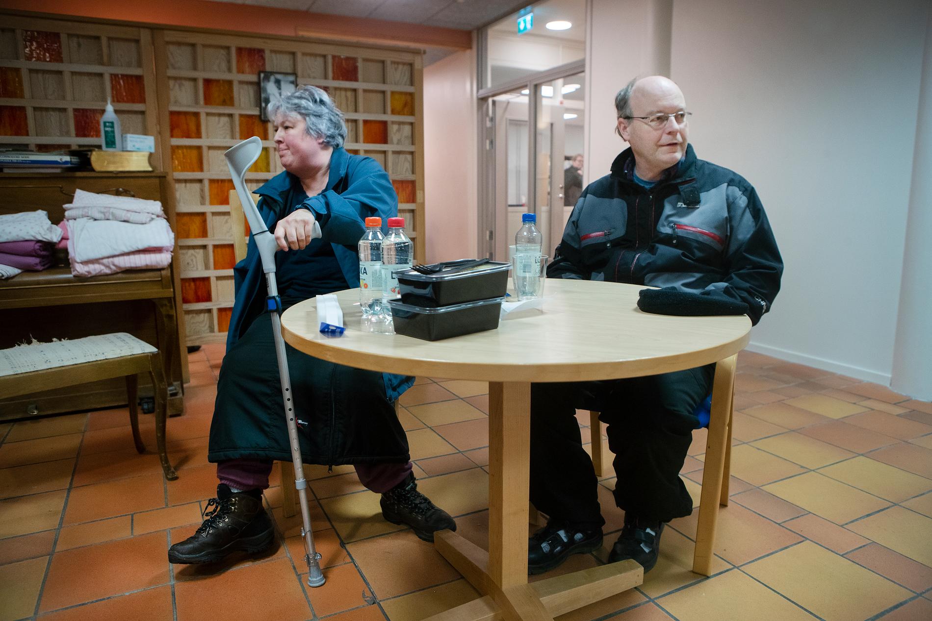 Bodil och Johan Bennelöv är på ett äldreboende i Ånge som får fungera som kriscentral.
