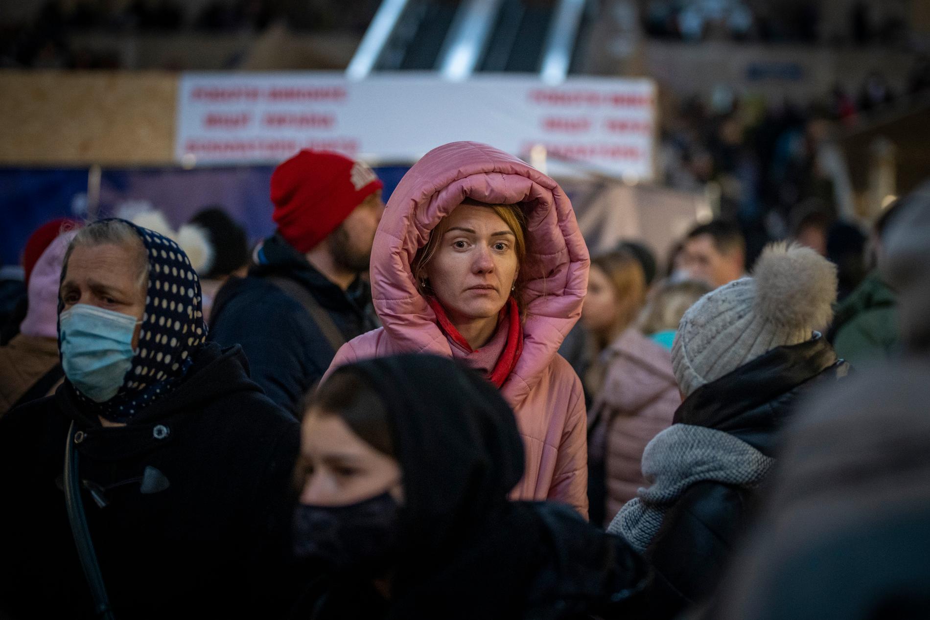 Trängsel vid tågstationen i Kiev på tisdagen.