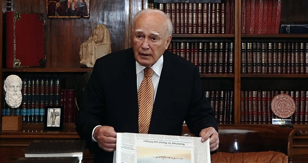 President Karolos Papoulias har kallat till sig partiledarna