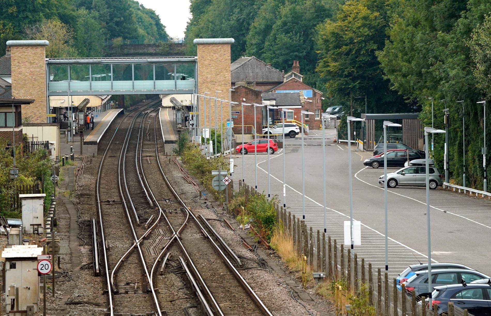 Tomma tågspår vid Winchester i Hampshire i södra England på torsdagen.