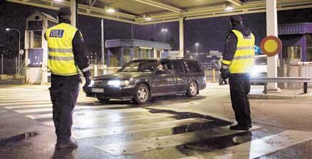 rekordbeslag De två ryskregistrerade bilarna stoppades av tullen vid färjeläget i Trelleborg. Gömda i bilarnas bensintankar hittades sammanlagt 150000 ecstasytabletter. Det är det hittills största beslaget av ecstasy i Sverige. Bilen på bilden tillhör inte någon av de misstänkta.