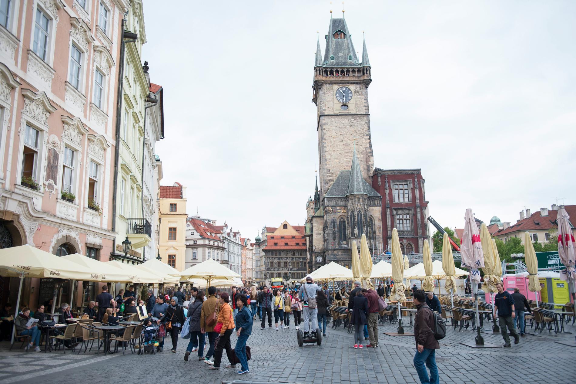 Prags gamla stad är populär bland turister. 