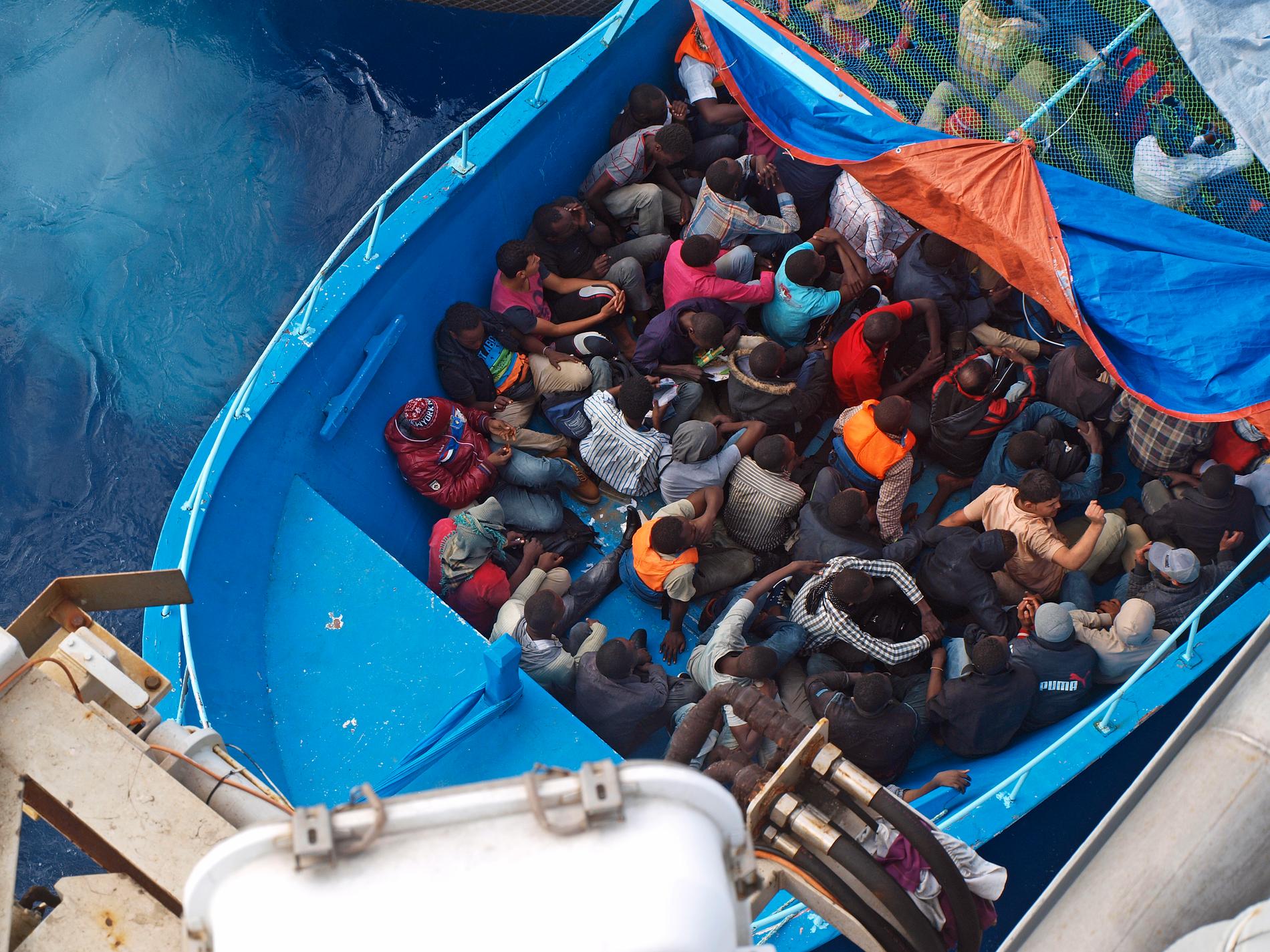 Migranter i sjönöd i maltesiskt sjöräddningsområde.