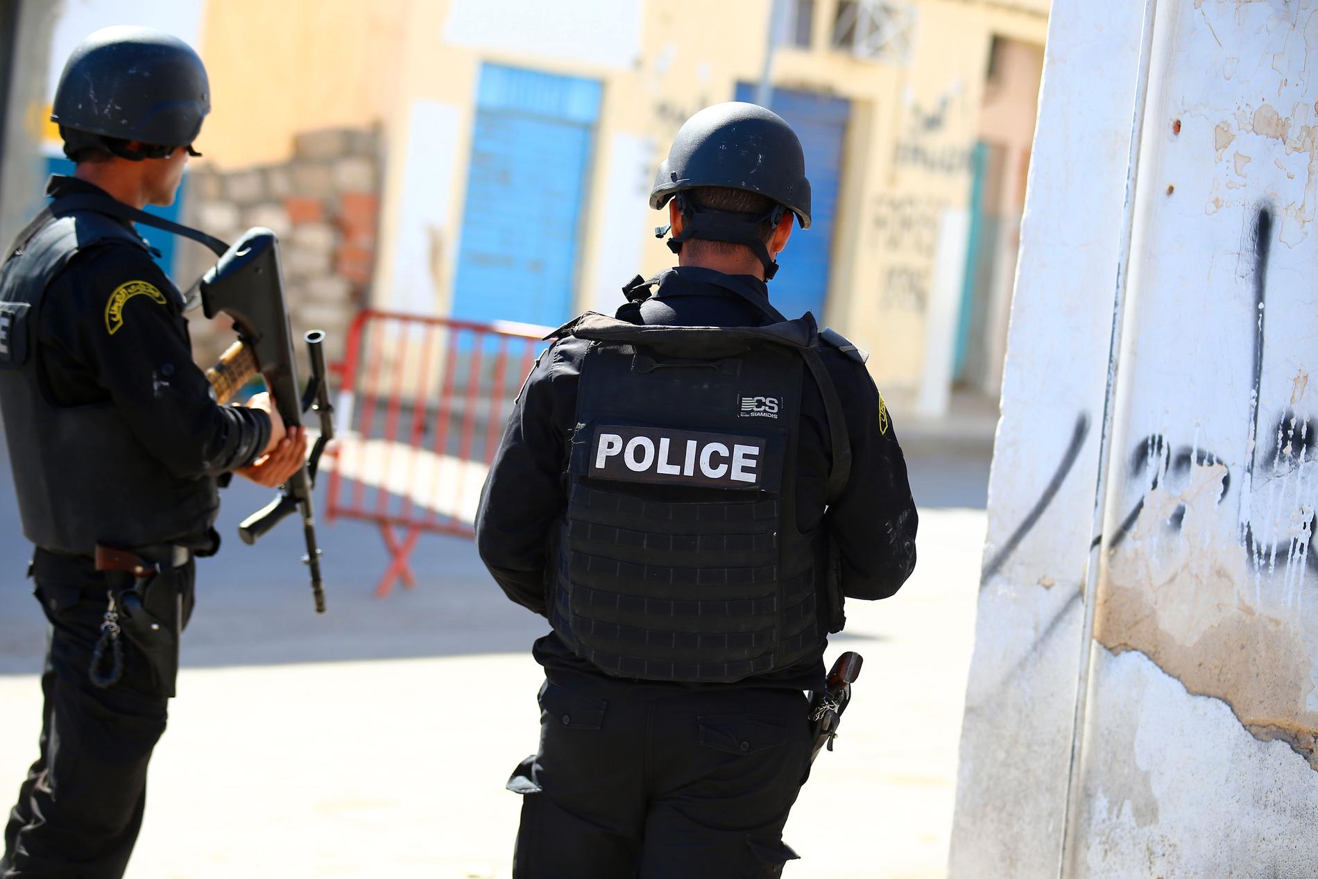 Tunisisk polis har gripit två män. Bilden är från ett annat tillfälle. Arkivbild.