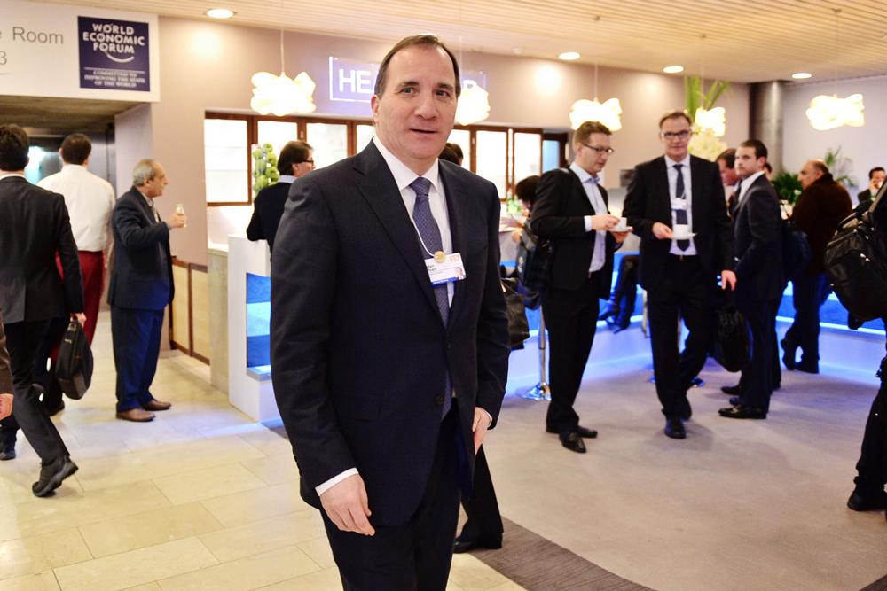 Statsminister Stefan Löfven anländer till mötet i Davos.