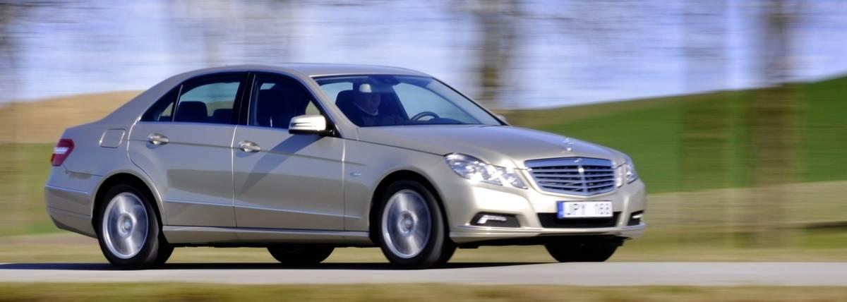 Mercedes nya E-klass är ett motorvägslok att trivas i. Komfort och sofistikerad styrka i ett fint paket.