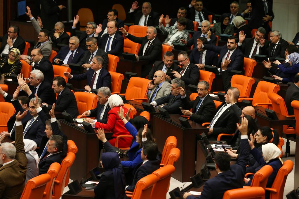 Här röstar de ja! Historiskt beslut i turkiska parlamentet.
