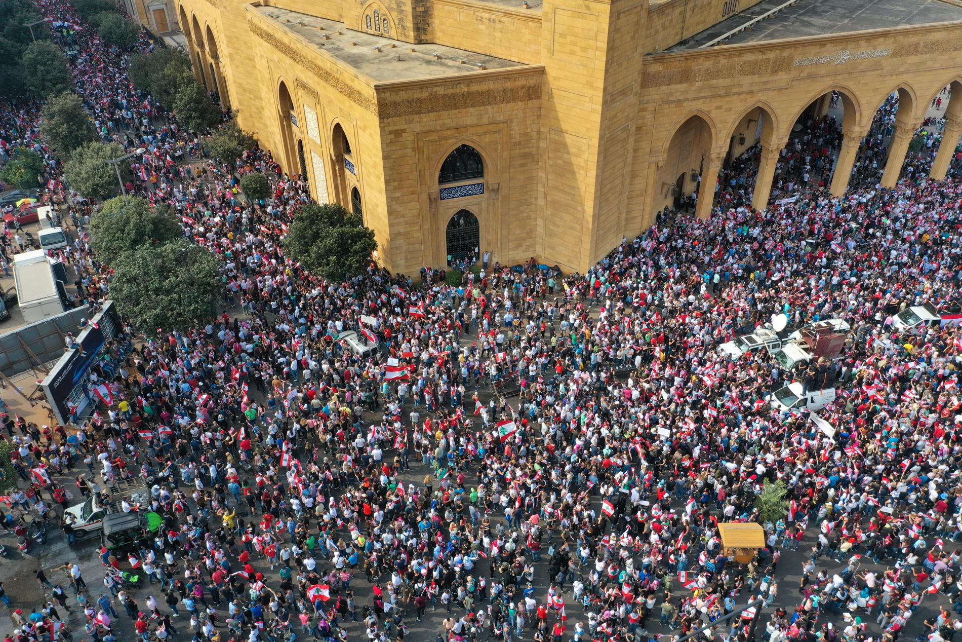 Under söndagen gick över en miljon libaneser ut för att demonstrera. 