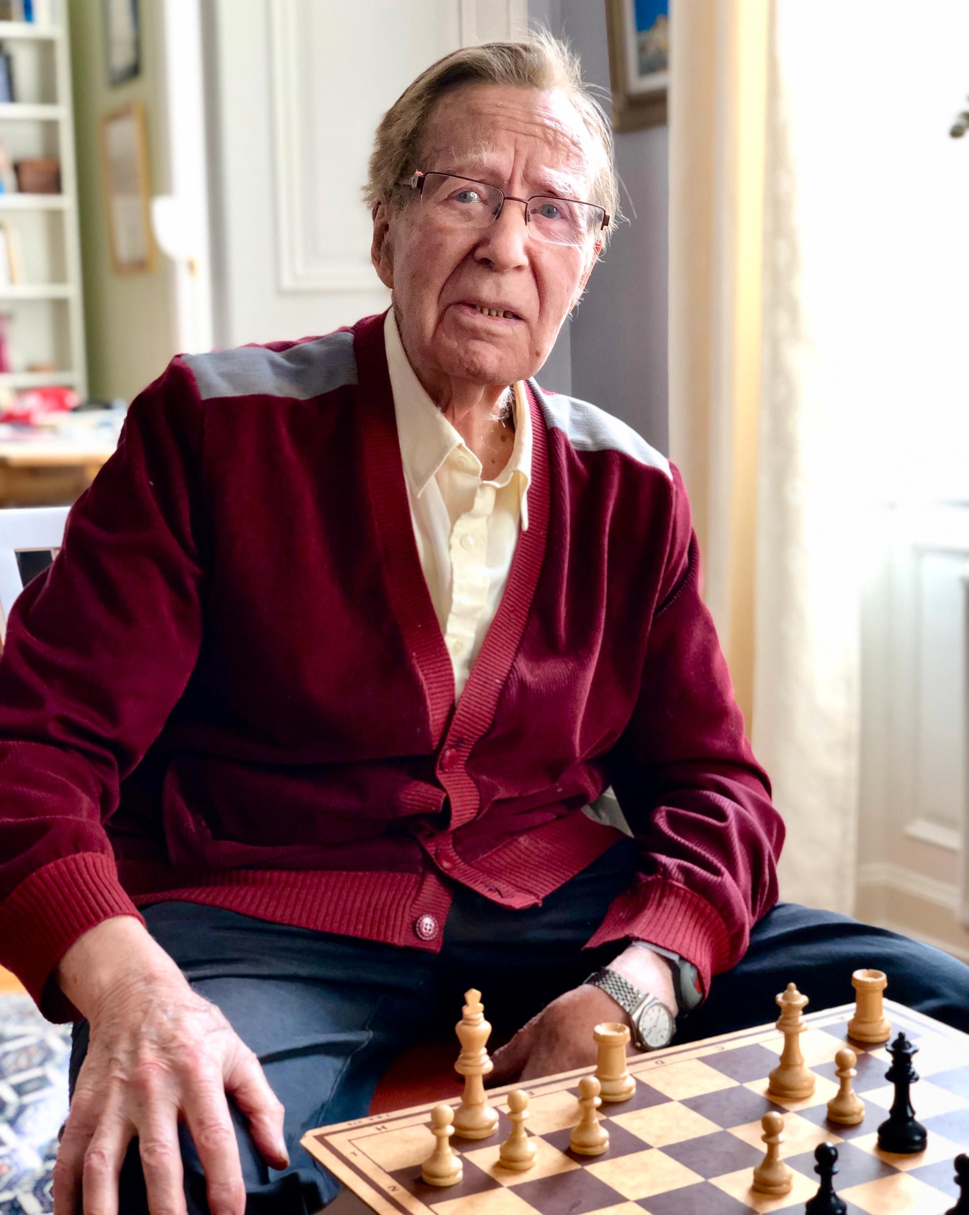 Under 40 år måste Sture och jag ha spelat över tusen partier schack. 