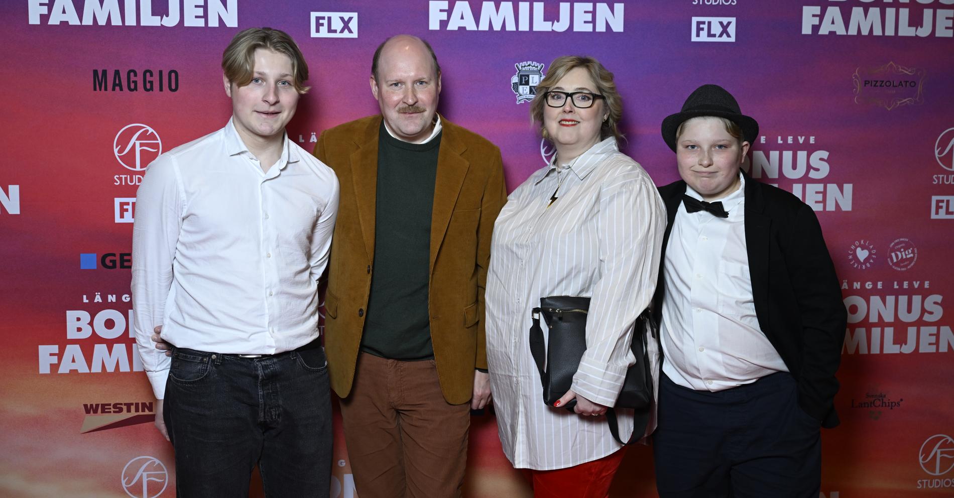 Henrik och Hanna Dorsin tillsammans med sönerna Frank och Sigge.