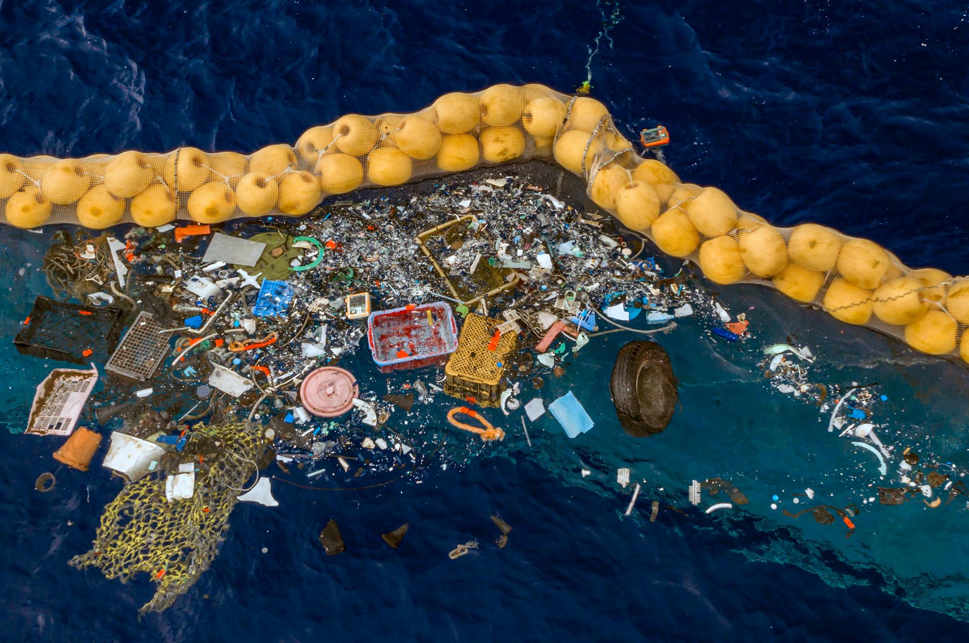 The Ocean Cleanup ska samla upp plast i världens hav.