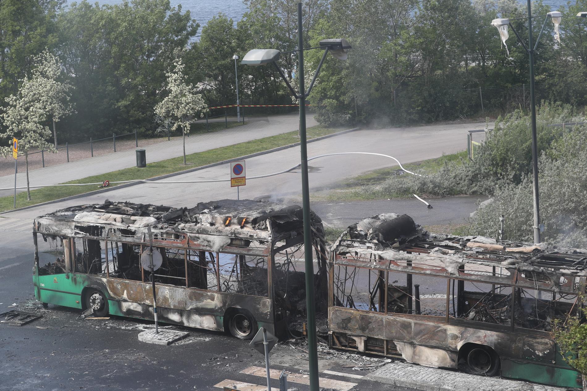 Arkivbild. Den 28 maj brann den stora stadsbussen närmast explosionsartat i Västra hamnen. Ingen person skadades. Nu visar en utredning att elden startat med en kortslutning.