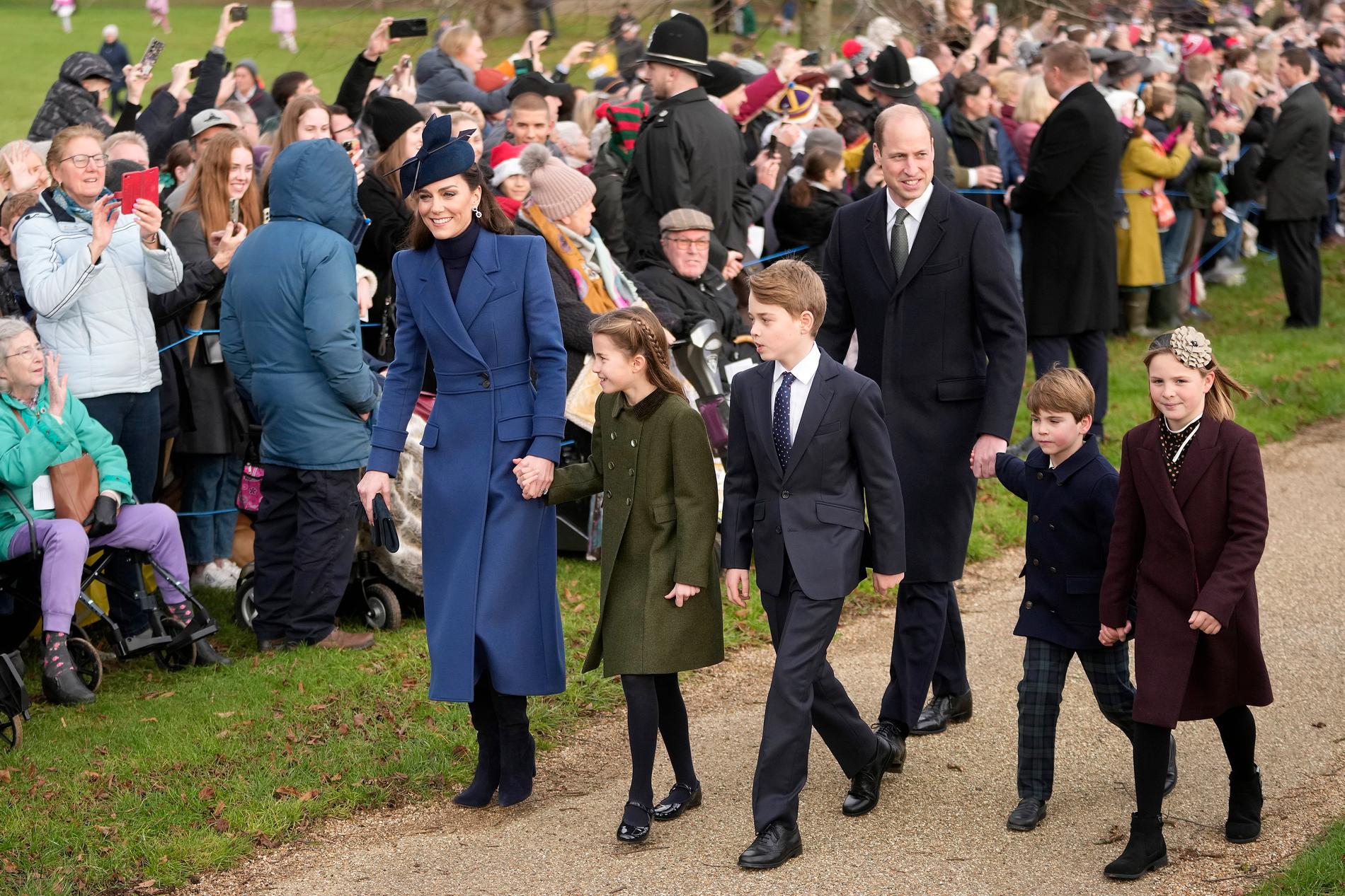 Den senaste tagna bilden på kronprins Williams familj tillsammans togs den 25 december förra året.