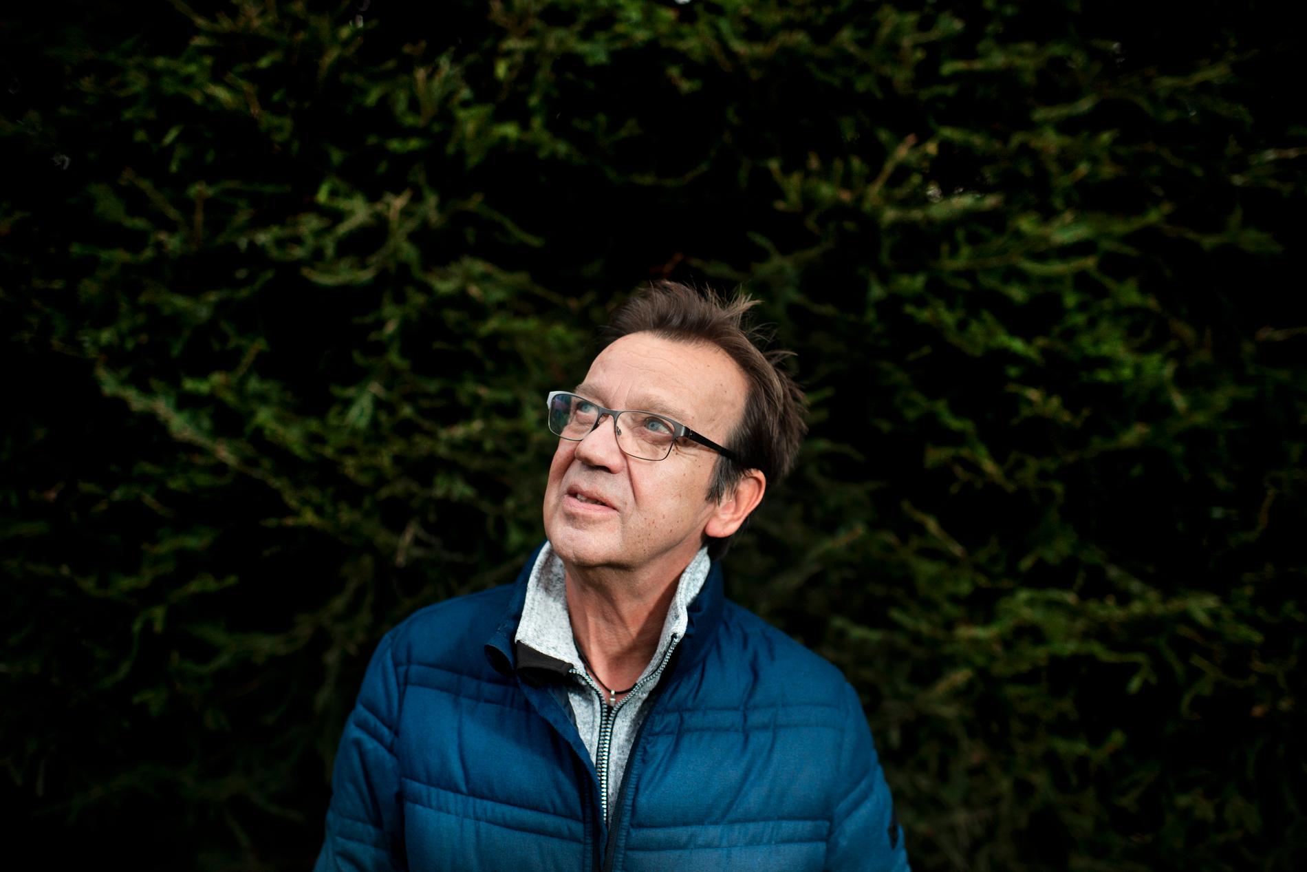 Björn Skifs är aktuell med självbiografin "Mitt liv som scengångare" och en nyutgiven julsingel.
