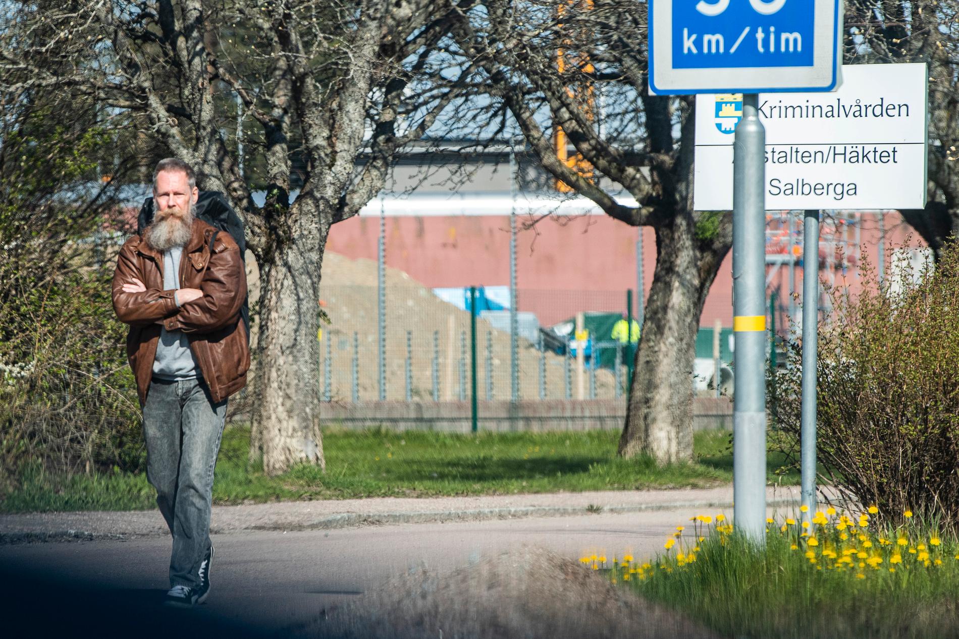Bild från när Ulf Borgström släpptes fri från Solberga-anstalten i maj 2021. 