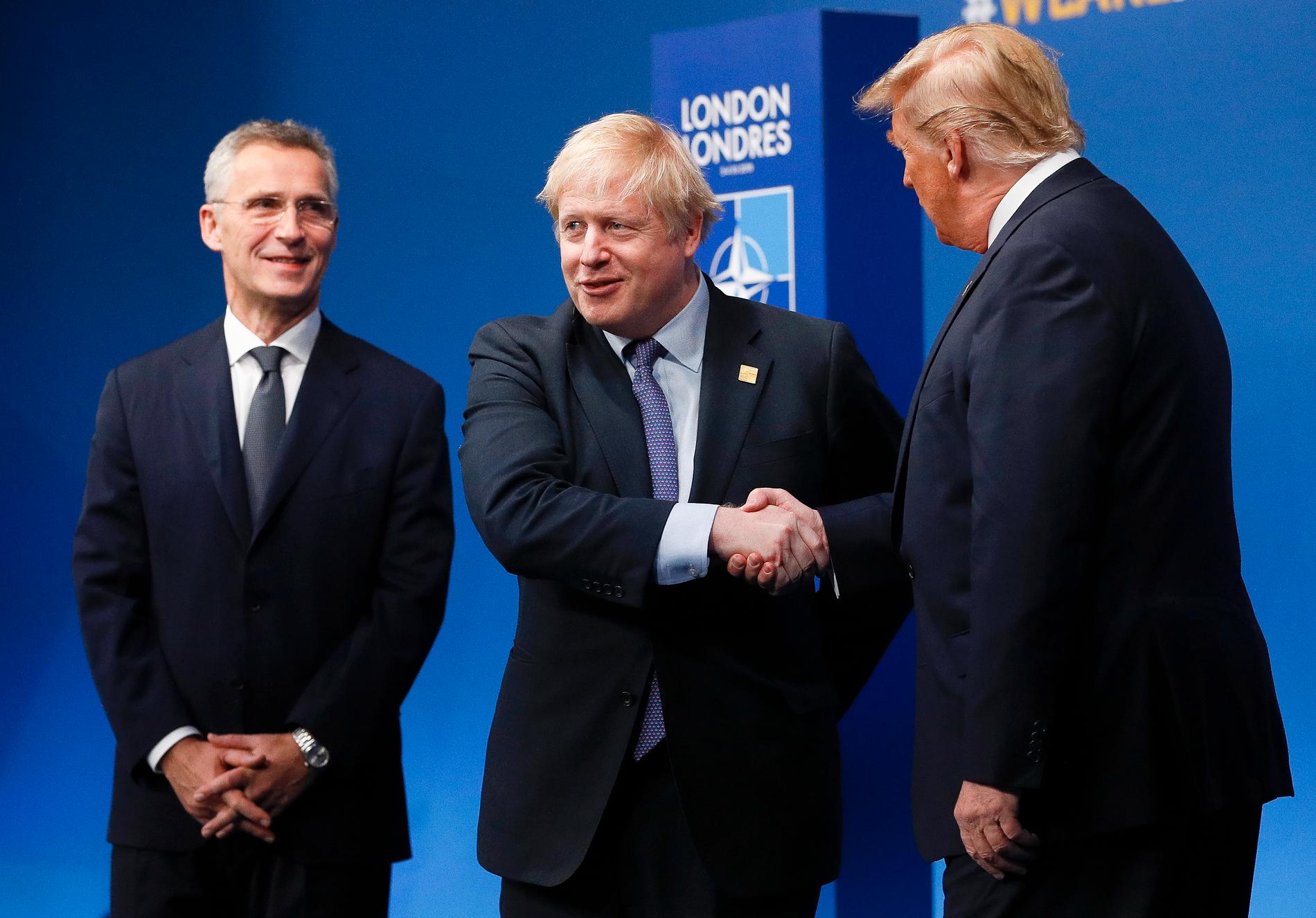 Natos generalsekreterare Jens Stoltenberg, Storbritanniens premiärminister Boris Johnson och USA:s president Donald Trump 