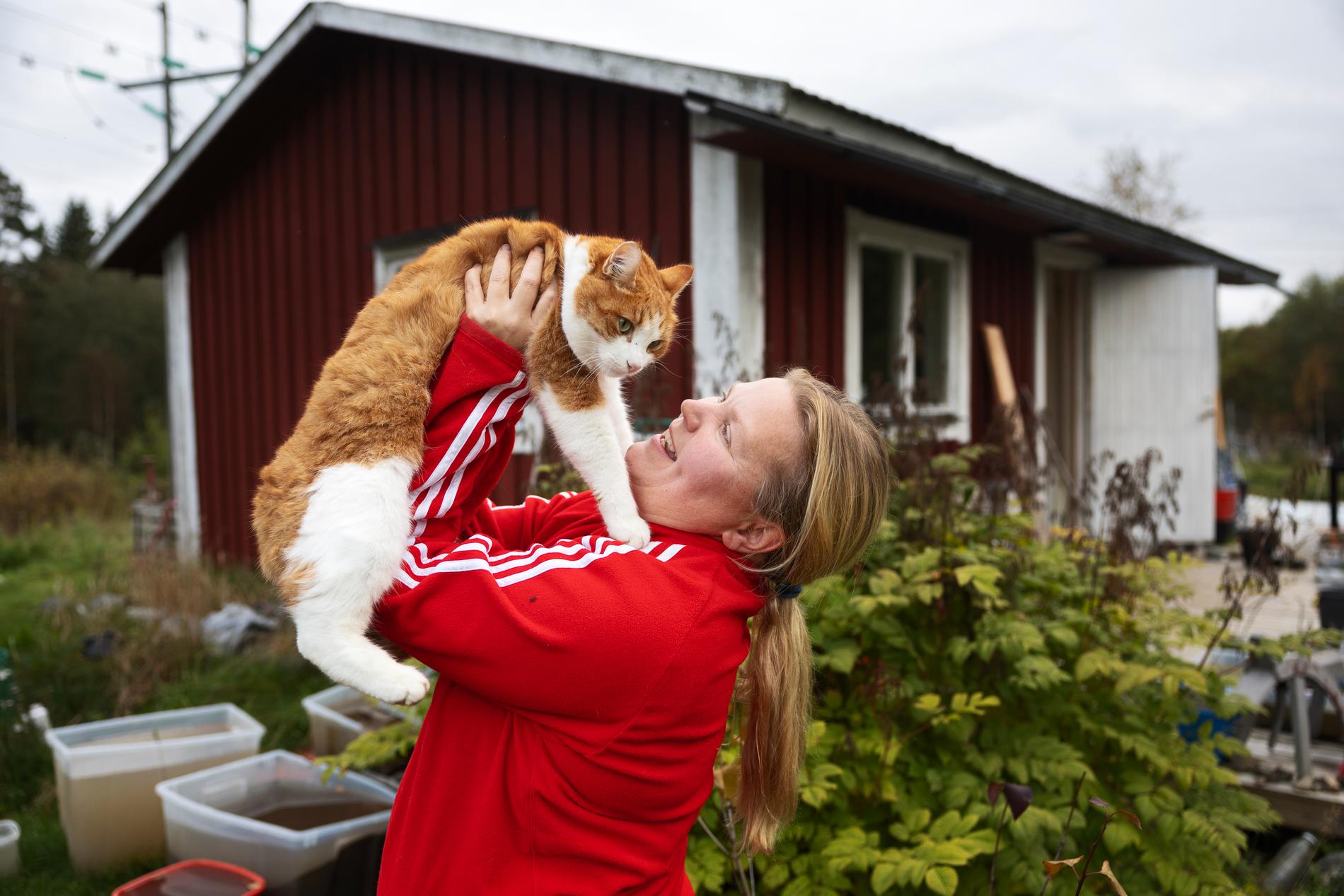 Soili Vuolteenaho, 42, lämnade livet i Stockholm. Nu bor hon i ett hus i Ställdalen.