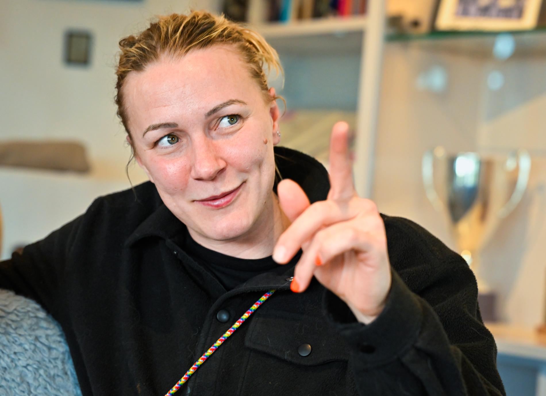 Simstjärnan Sarah Sjöström är positiv till friidrottens OS-guldbonus i Paris.